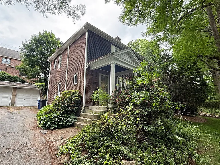 1458 N Euclid Ave — Photo 2