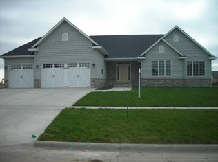 1482 Robert Circle, Grand Forks, ND 58201