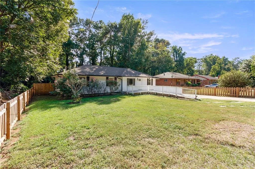 4 bed, 2.0 bath, 1389 sqft, $2,250 — Photo 4