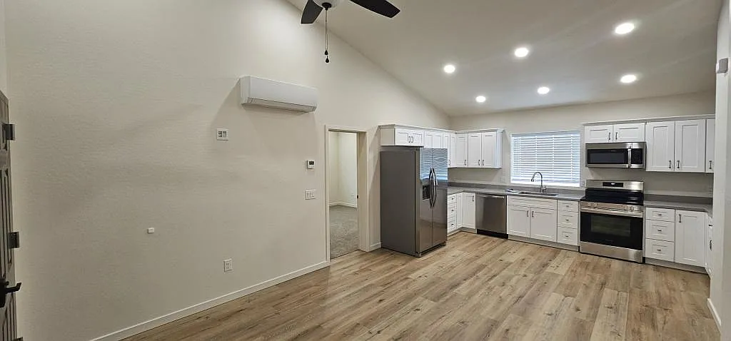 725 W 6th S St, Unit 202 — Photo 2