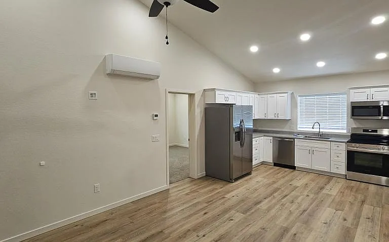 725 W 6th St S — Photo 10