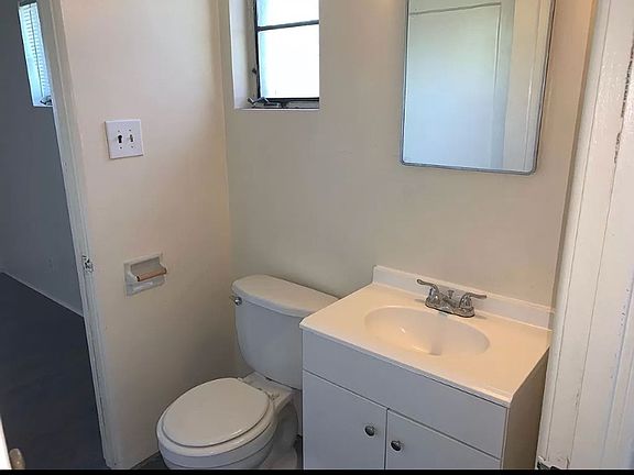 5th image of 2332 Hoffman Dr NE