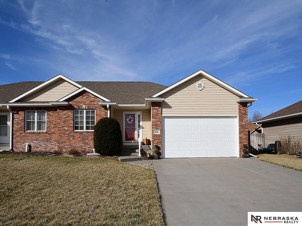 1st image of 825 Larkspur Dr