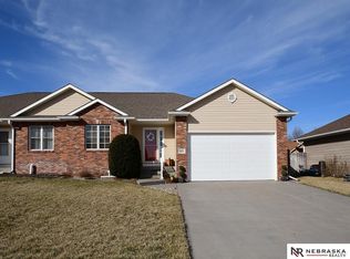 825 Larkspur Dr, Hickman, NE 68372