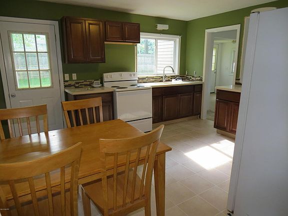 3rd image of 5104 W East Ave