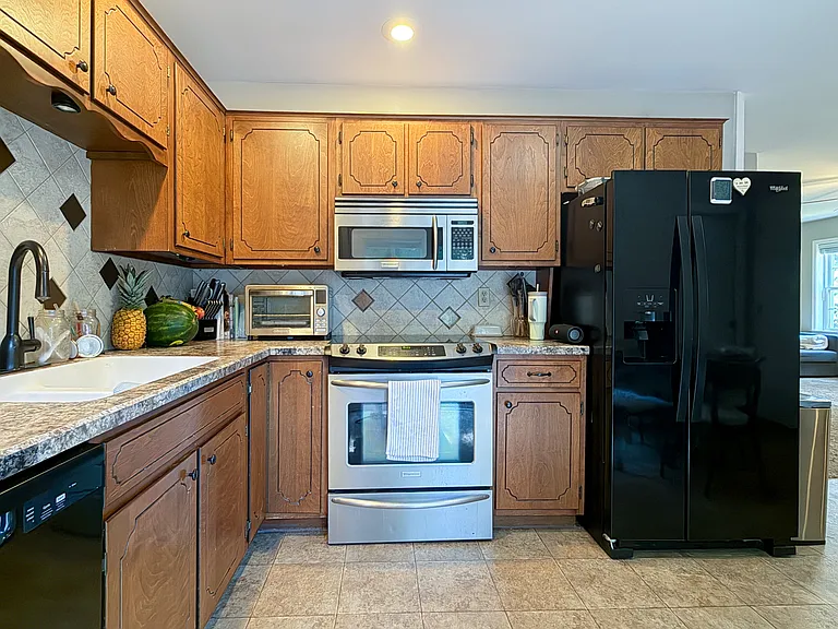 951 Daniel Dr — Photo 7