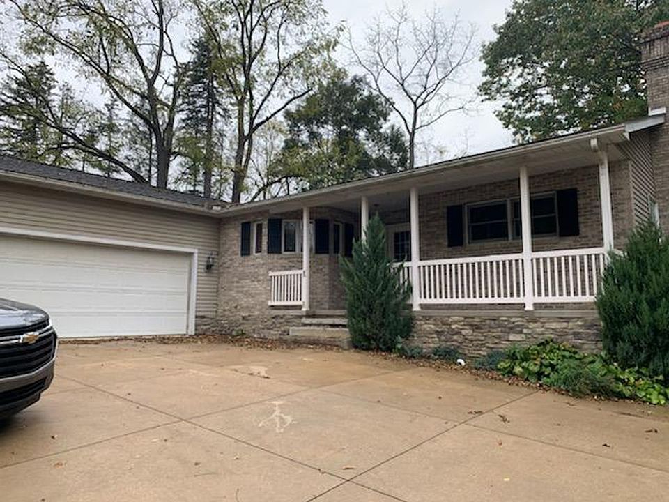 1st image of 889 Ghent Rd