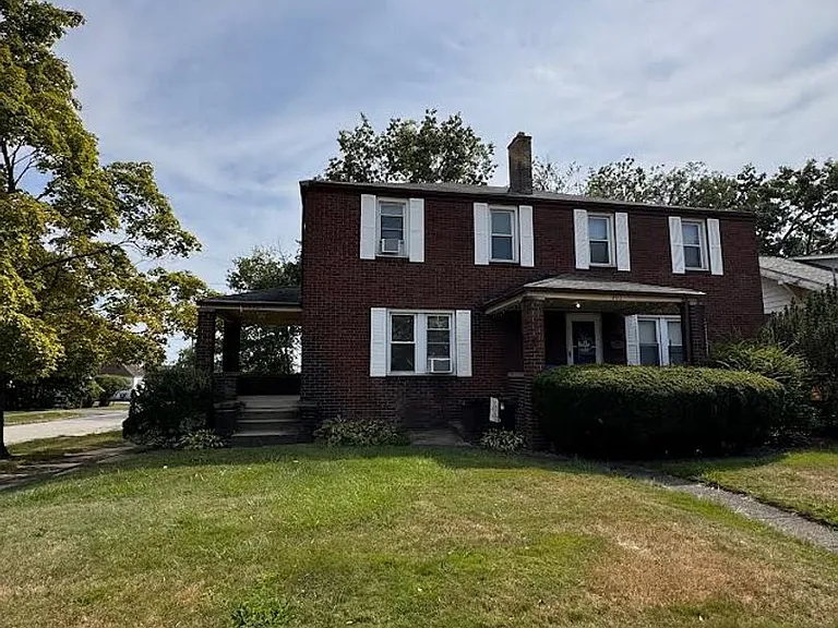 453 E Kline St — Photo 1
