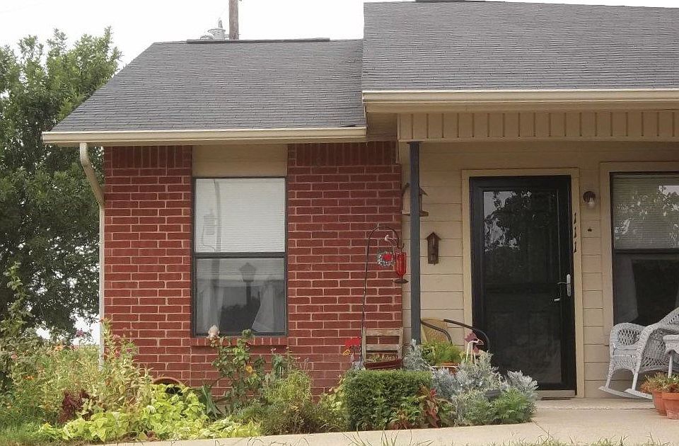 1st image of 502 W Criner St #502