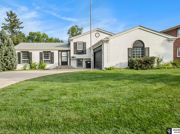 1615 S 136th St, Omaha, NE 68144