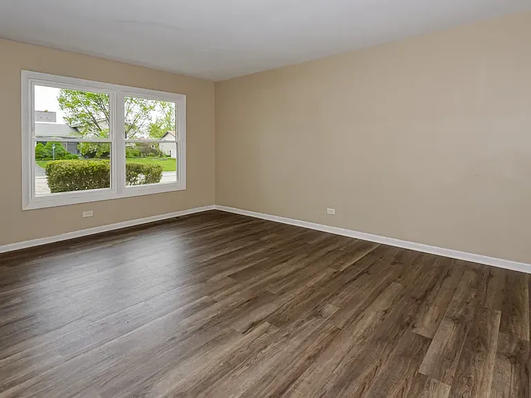 537 Burr Oak Dr — Photo 1