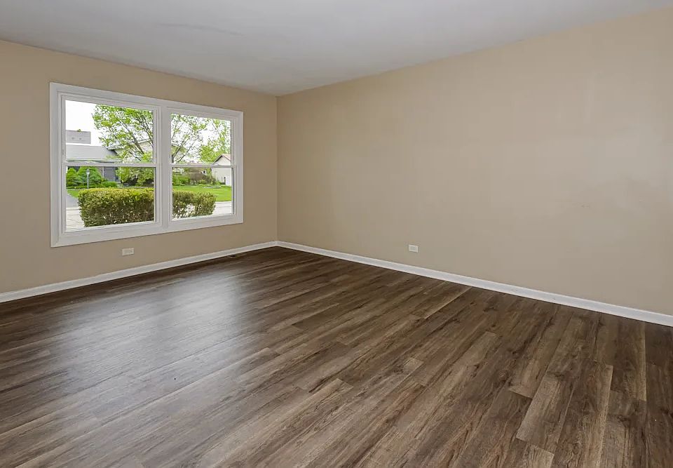 1st image of 537 Burr Oak Dr