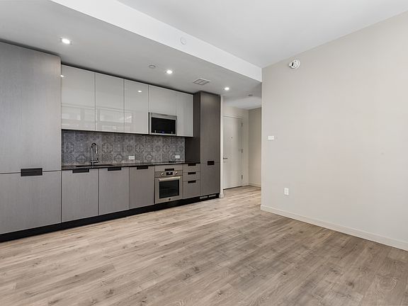 5th image of 114 Mulberry St Penthouse 703