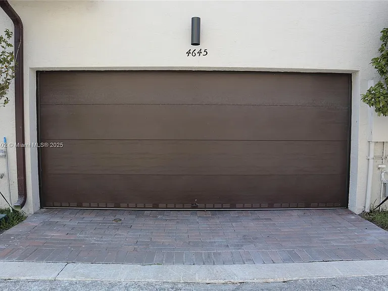 4645 NW 83rd Pkwy — Photo 8