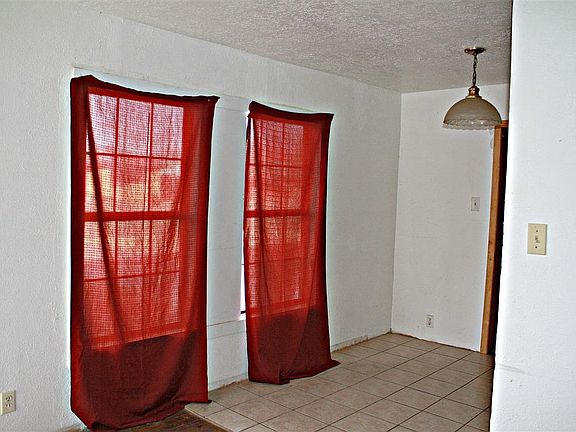 3rd image of 1614 W Tilden St