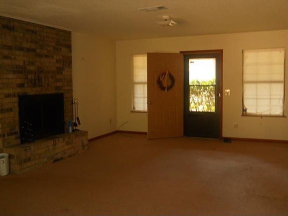 2348 Belview living room