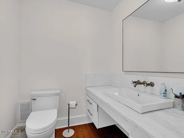 62 Webb Ave — Photo 16