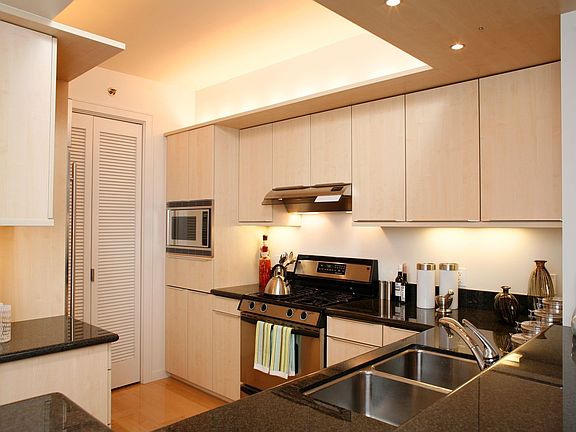 2nd image of 219 Brannan St Unit 15D