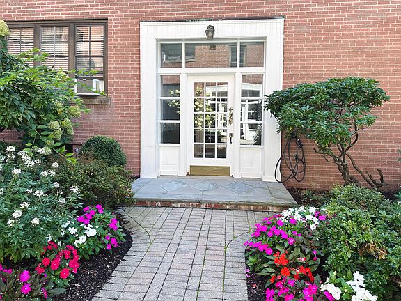 2nd image of 337 Tappan St APT 6