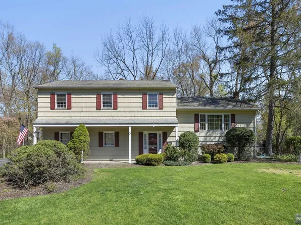 3 Sheri Dr, Allendale, NJ 07401