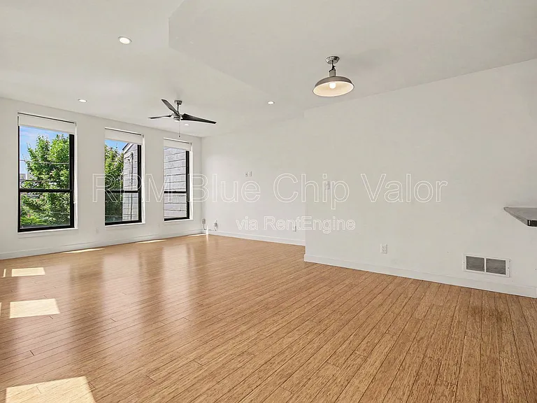 432 Liberty Hl #A — Photo 13