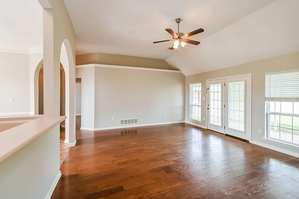 4 bed, 3.0 bath, 2787 sqft, $3,260 — Photo 4