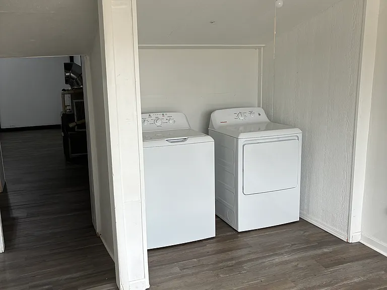 108 E Main St — Photo 5