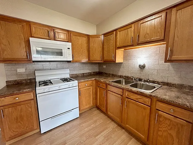 2 bed, 850 sqft, $1,750 — Photo 2