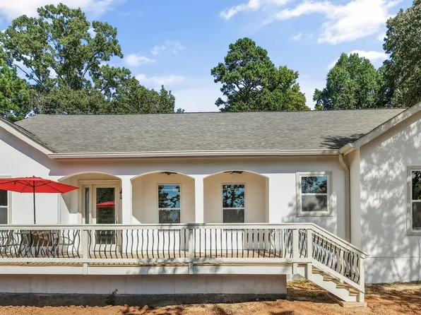4717 Colonial Harbor Dr, Louisville, TN 37777