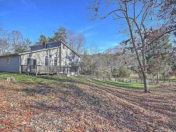 3rd image of 401 Crestfield Dr