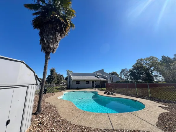 14076 Saradale Ln, Galt, CA 95632