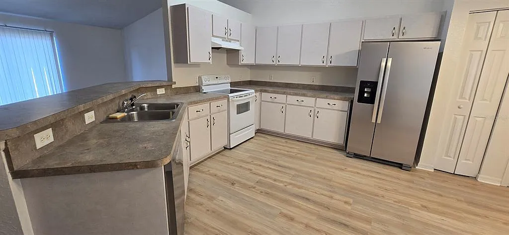 3 bed, 2.0 bath, 1624 sqft, $1,575 — Photo 3
