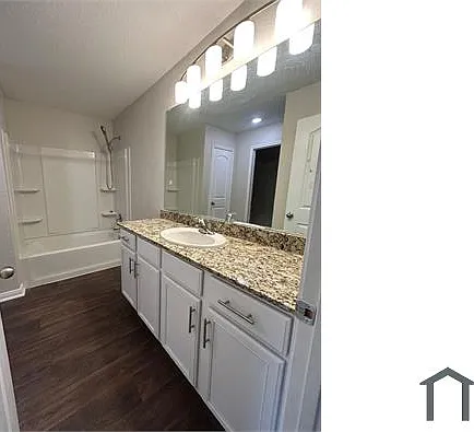 4 bed, 1600 sqft, $2,400 — Photo 4