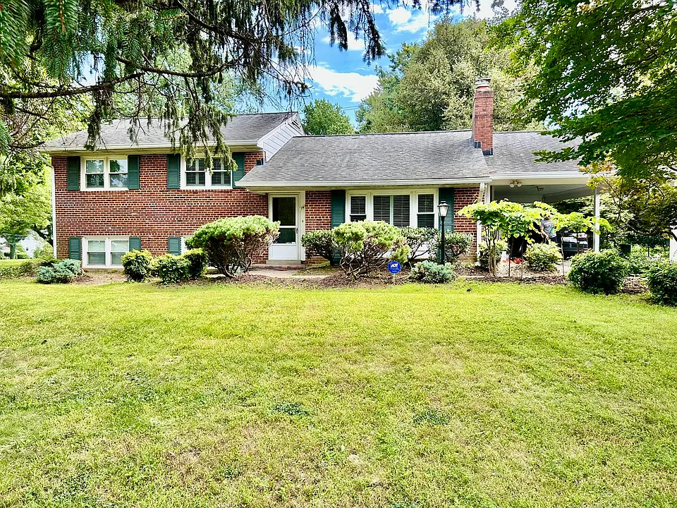1415 Mayflower Dr