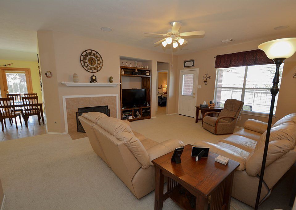 1st image of 215 Colony Lake Ln