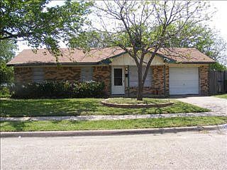 1st image of 901 Crestpark Dr