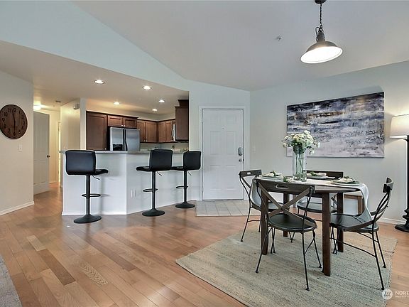 2nd image of 2143 Hammond Avenue #E-10