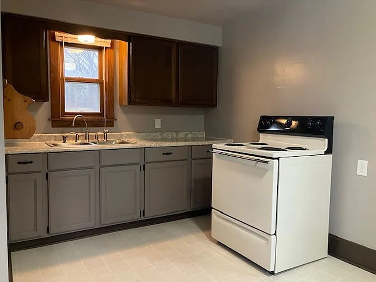 504 Storle Ave — Photo 7