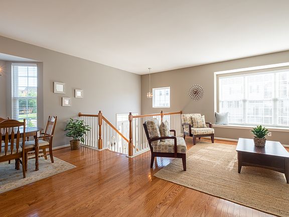 5th image of 32 Shoreham Dr