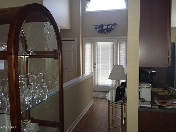 3rd image of 2534 Highridge Ln SE #38