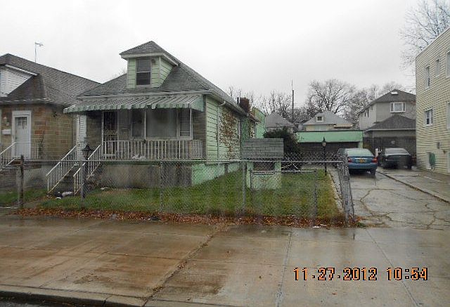 1st image of 721 Clarence Ave