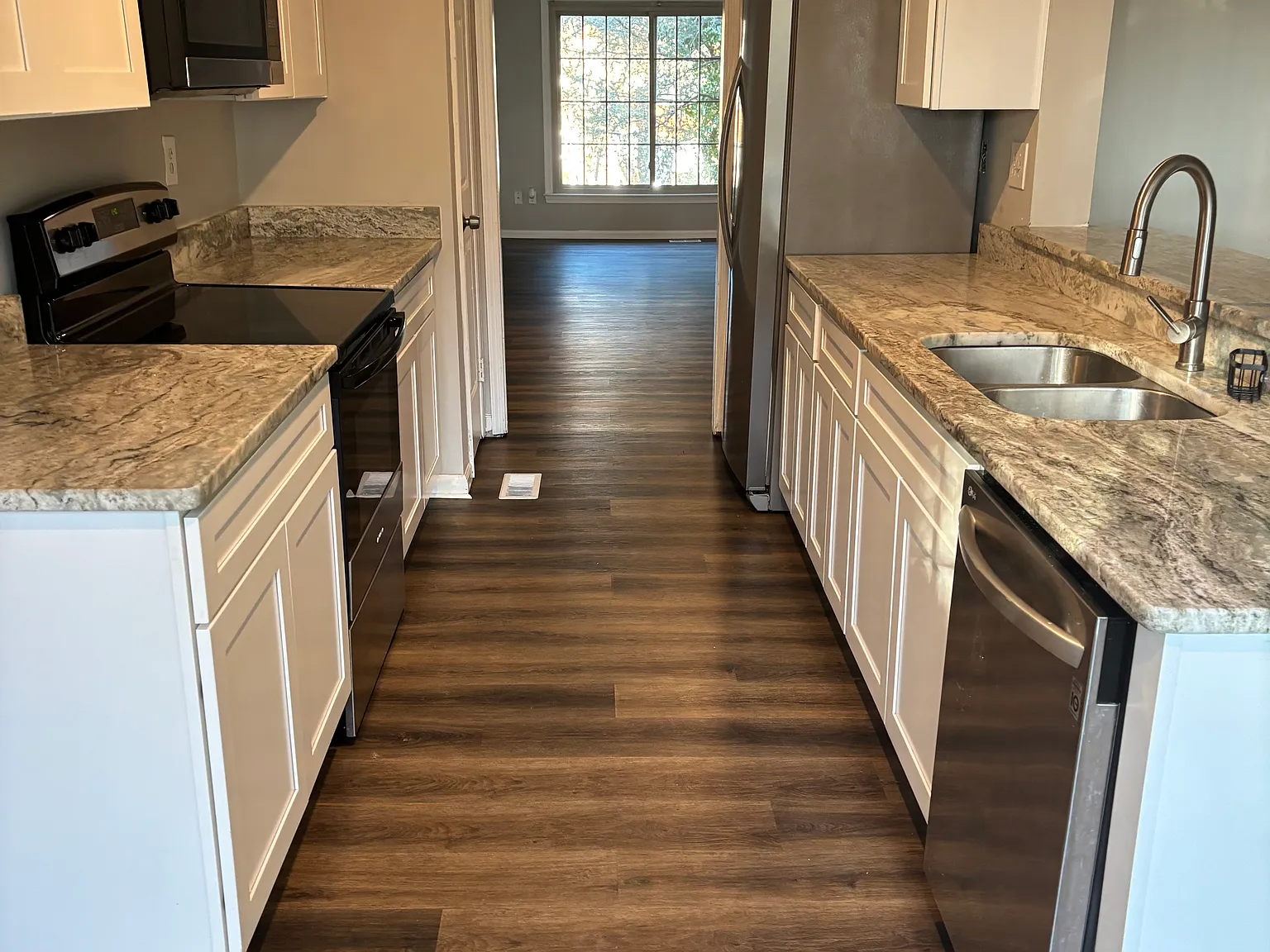 1505 Brendle Ct — Photo 2