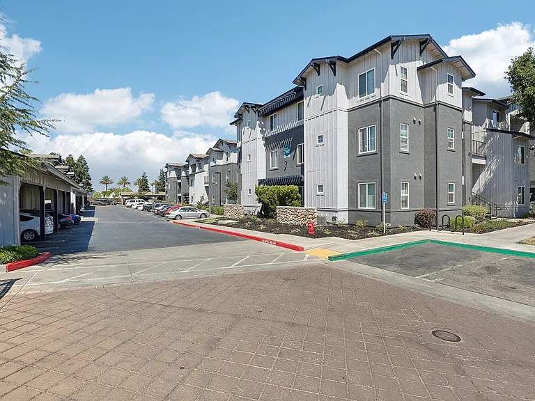 Waterstone Apartments — Photo 23