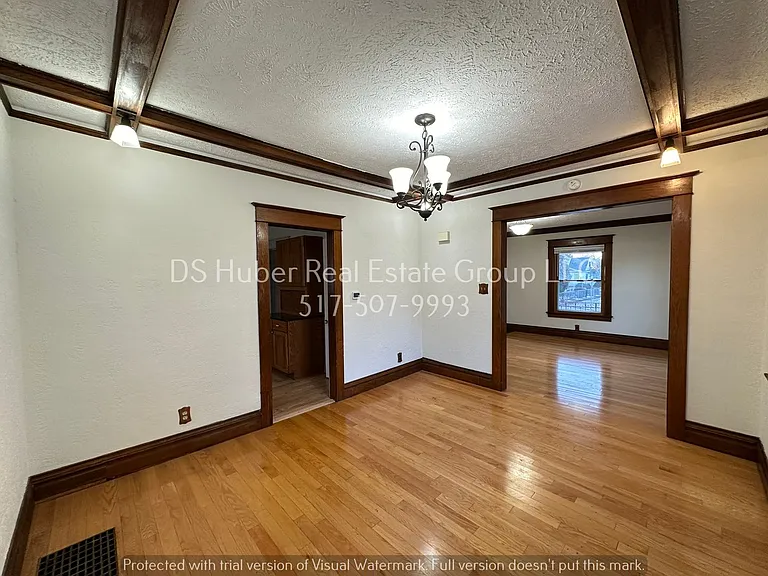 1027 Climax St — Photo 4