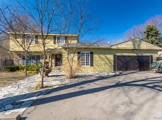 1200 Bamford Dr, Waterford, MI 48328