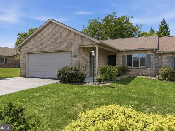 312 Woodvale Dr, Chambersburg, PA 17201