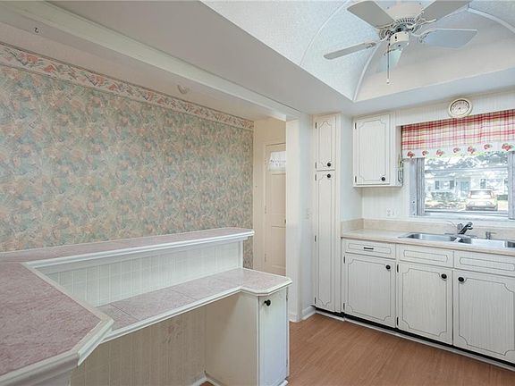 4th image of 1421 Normandy Park Dr APT 3