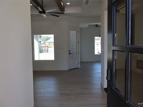 2nd image of 1305 Harbor Ln
