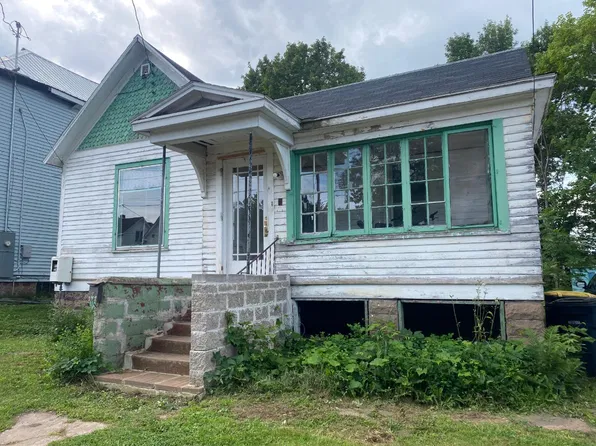 141 PEWABIC ST W W, Ironwood, MI 49938