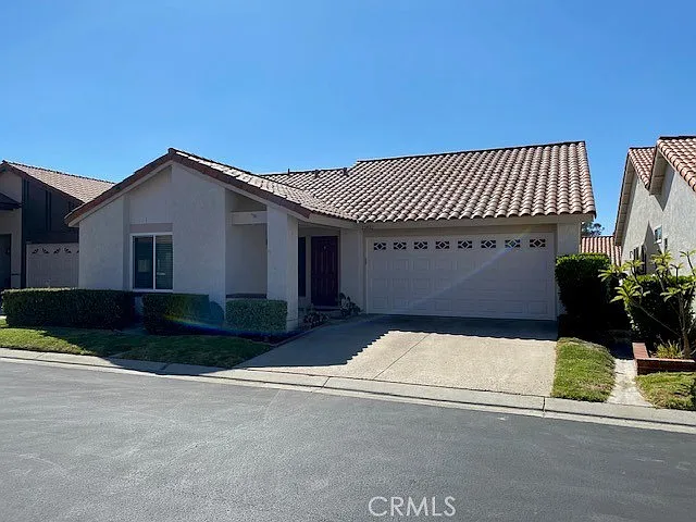 3 bed, 1472 sqft, $4,200 — Photo 3
